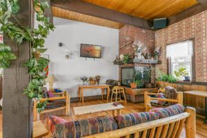 TV a/nebo společenská místnost v ubytování Georgetown Lodge