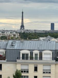 Kuvagallerian kuva majoituspaikasta Studio vue tour Eiffel 10' Paris, joka sijaitsee kohteessa Puteaux