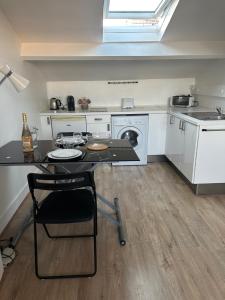 Kuvagallerian kuva majoituspaikasta Studio vue tour Eiffel 10' Paris, joka sijaitsee kohteessa Puteaux