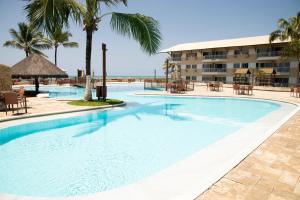 Hồ bơi trong/gần Flat equipado e com varanda no melhor trecho da praia de Muro Alto, beira-mar, piscina, restaurante, wi-fi, a 10 minutos de carro de Porto de Galinhas