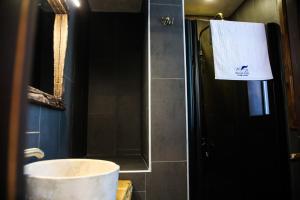 a bathroom with a sink and a mirror at MAVİ AT HOTEL Blue Horse in Gümüşdere