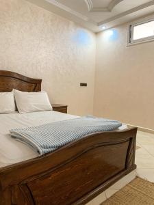 Un pat sau paturi într-o cameră la Wavy Apartments