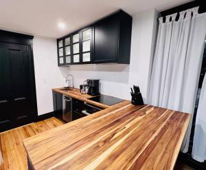 Photo de la galerie de l'établissement Romantic West End Apartment with Parking, à Portland