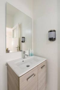 a bathroom with a sink and a large mirror at Appartement Arribat Center Mall-Grande Terasse in Rabat