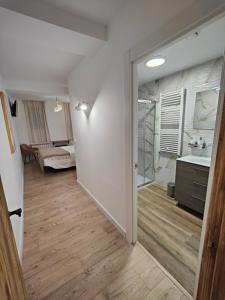 Bilik mandi di Apartamentos Santander 2