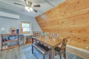 Gallery image of Pet-Friendly Belfast Retreat - 2 Mi to Downtown! in Belfast +22 photos