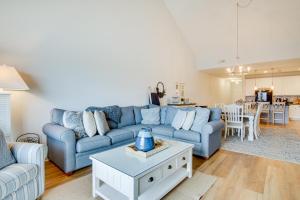 Khu vực ghế ngồi tại Ocean City Condo Covered Deck, Walk to Boardwalk! +18 ảnh