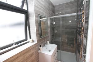 Ein Badezimmer in der Unterkunft Luxury Studio Flat In London