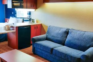 Η κουζίνα ή μικρή κουζίνα στο Starkville Inn & Suites +3 φωτογραφίες