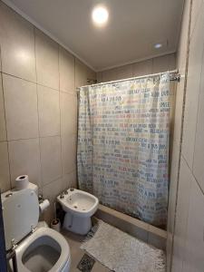 Um banheiro em Confortable Apartamento en Mendoza