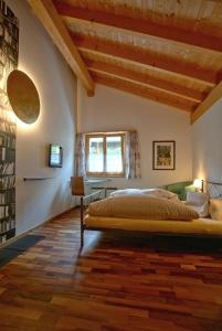 Galeriebild der Unterkunft Schnider Bed&Breakfast und Café in Vals