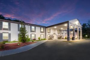 a rendering of a building with a driveway at Red Roof Inn Dahlgren - Naval Base in Dahlgren