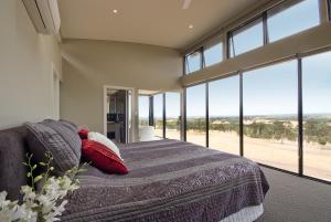 Кровать или кровати в номере McLaren Eye