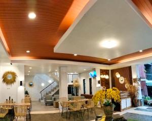 Kebun Teh Wonosari Rollaas Hotel & Resort餐厅或其他用餐的地方