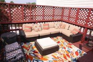 a patio with a couch and chairs on a deck at Duo Nomad in Washington