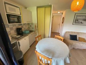 Gallery image of Studio au calme avec balcon, parking couvert et kitchenette équipée! - FR-1-692-90 in Abondance