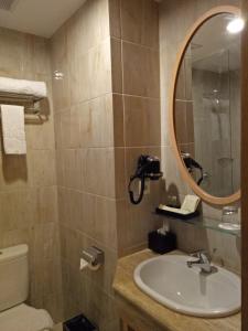 Koupelna v ubytování Hotel Chanti Managed by TENTREM Hotel Management Indonesia