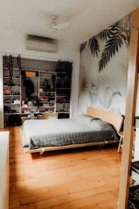 a bedroom with a bed in the corner of a room at Walk Minutes to beach/Ocean views/with AC/Waimea Bay in Haleiwa