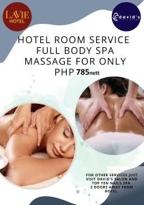 um panfleto para um serviço de quartos do hotel, massagem de spa de corpo inteiro apenas para em LaVie Hotel em Vigan