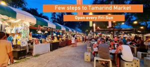a group of people sitting at tables at an outdoor market at Huahin Myresort Family Suite Condo 3B2B Free water park มายรีสอร์ท หัวหิน 3 ห้องนอน 2 ห้องน้ำ พัก 8 คน ฟรีสวนน้ำ in Hua Hin +143 photos