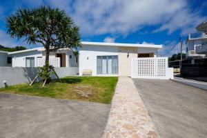 Φωτογραφία από το άλμπουμ του 最大10人築浅庭付き 南部を満喫したい方に1番のおすすめ宿 Gold experience σε Yaese