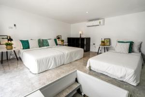 Postel nebo postele na pokoji v ubytování Manao Pool Villa 10 - 5 Mins Walk To The Beach