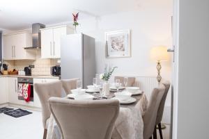 a kitchen and dining room with a table and chairs at Spacious House near Kings Cross in London