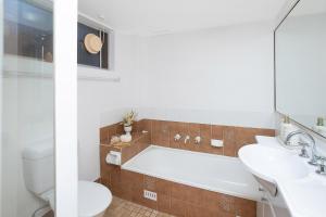 Ένα μπάνιο στο Palms 3 +13 φωτογραφίες