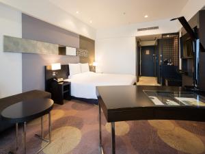 TV a/nebo společenská místnost v ubytování Kyoto Brighton Hotel