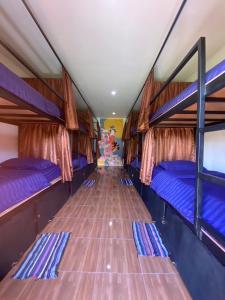 Postel nebo postele na pokoji v ubytování Pai circus hostel + 37 fotografií