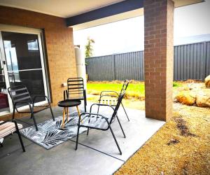 Lucas One 2-bedroom apartment NBN Pets的庭院或其他户外区域
