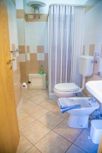 a bathroom with a toilet and a sink and a shower at Bed & Breakfast Il Castellino in Santo Stefano di Camastra
