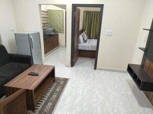 Postel nebo postele na pokoji v ubytování Hotel Bulande Comforts 1 Bhk Flat Manyata Tech Park