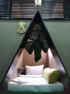 a room with two beds in a triangle shaped room at 3BU Hostel Baguio - Bonifacio in Baguio