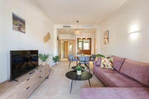 a living room with a couch and a table at El Oasis El Nido 16 Bajo A in Fuente Alamo