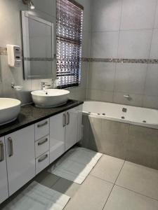 Ένα μπάνιο στο Letsatsing Lodge