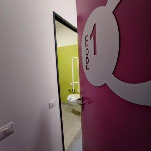Koupelna v ubytování Bohoostel + 37 fotografií