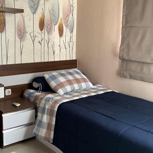 Postel nebo postele na pokoji v ubytování Cozy 2 BR Sudirman Suites Apartment