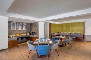 Lemon Tree Hotel, Sonamarg的休息区