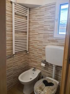 Koupelna v ubytování Parma house