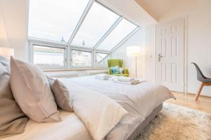 Photo inspiration: Picture Idea: Venus Apartments Skylit Deluxe Loft With Skylight Budapest