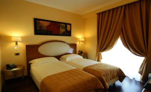 Letto o letti in una camera di Bram Hotel
