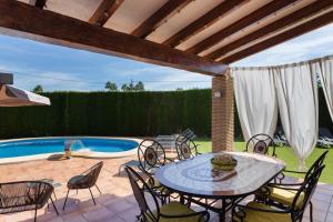 Bazén v ubytování Resort Villa Luny Gandia nebo v jeho okolí