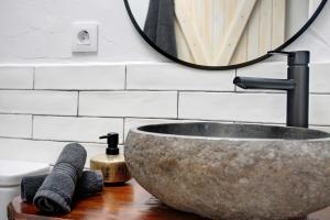 a bathroom with a sink and a mirror at Apartamento La Higuera in Arrecife +12 photos