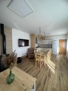 a living room with a dining table and a kitchen at Casa La Chicuela in Lapeza