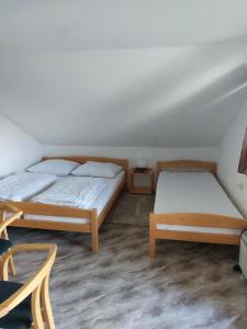 Säng eller sängar i ett rum på Vila Lipno