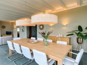 Gallery image of Wadhuis met spectaculair uitzicht op zee! in Nes