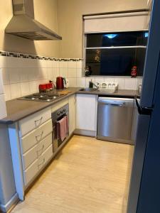 a kitchen with a stove and a dishwasher at Kalgoorlie Accommodation in Kalgoorlie