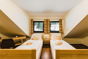 Postel nebo postele na pokoji v ubytování Apartmány Na Soutoku - Kvilda