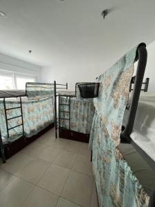 Ein Bett oder Betten in einem Zimmer der Unterkunft Hostel A2C